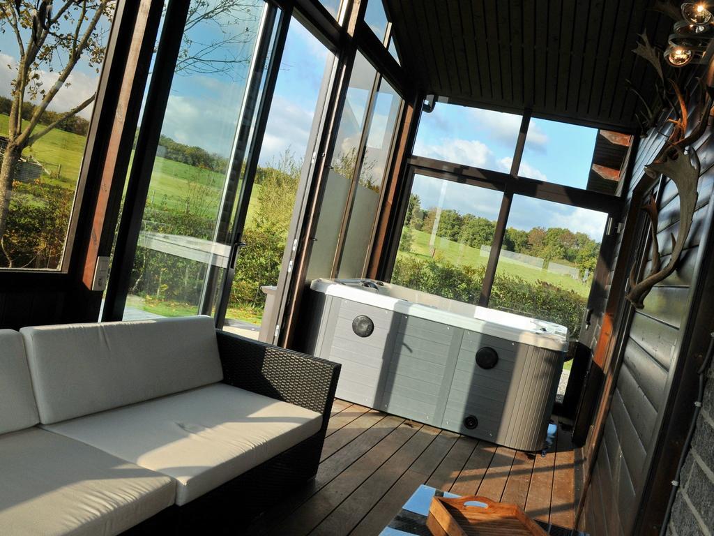 Arbre Dresse Villa Somme-Leuze Стая снимка